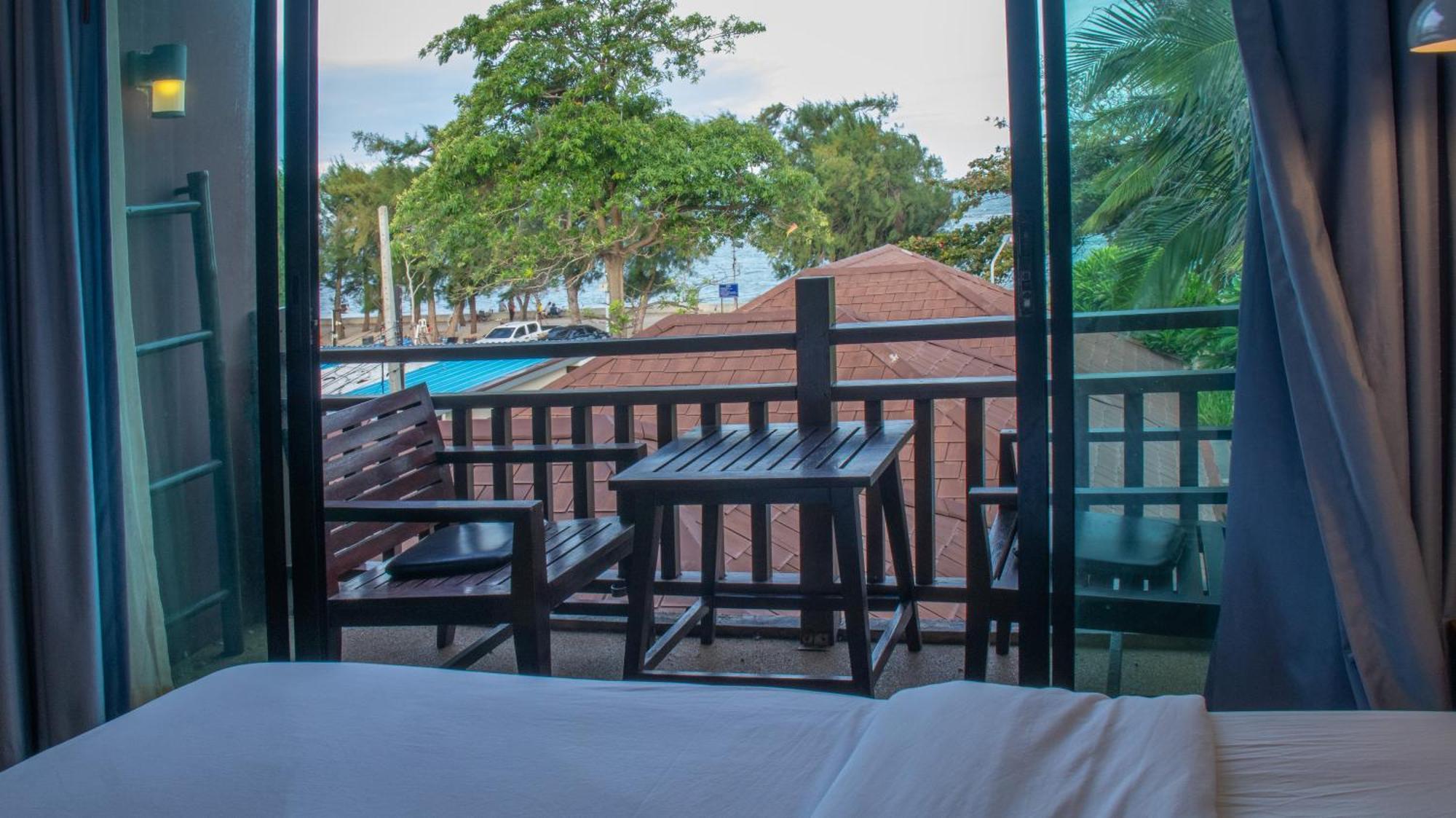 Chidlom Resort Haad Chao Samran Exterior foto