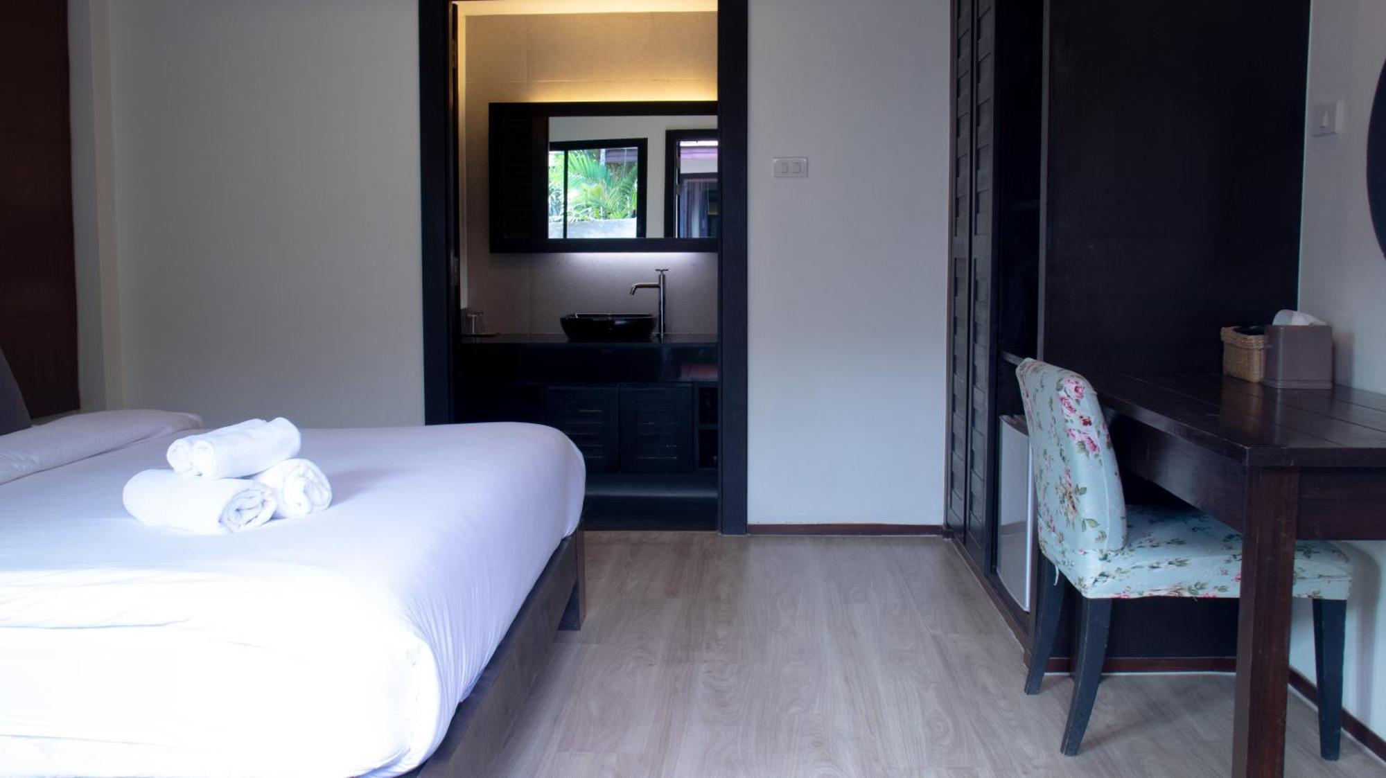 Chidlom Resort Haad Chao Samran Exterior foto