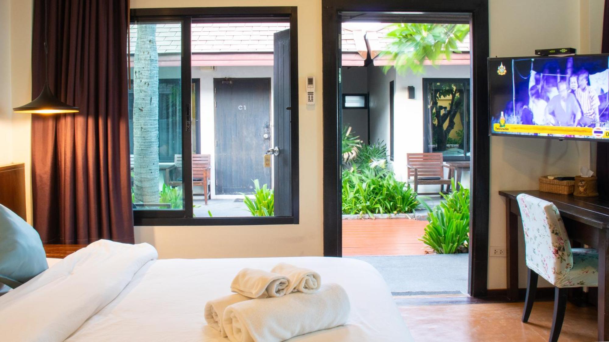 Chidlom Resort Haad Chao Samran Exterior foto